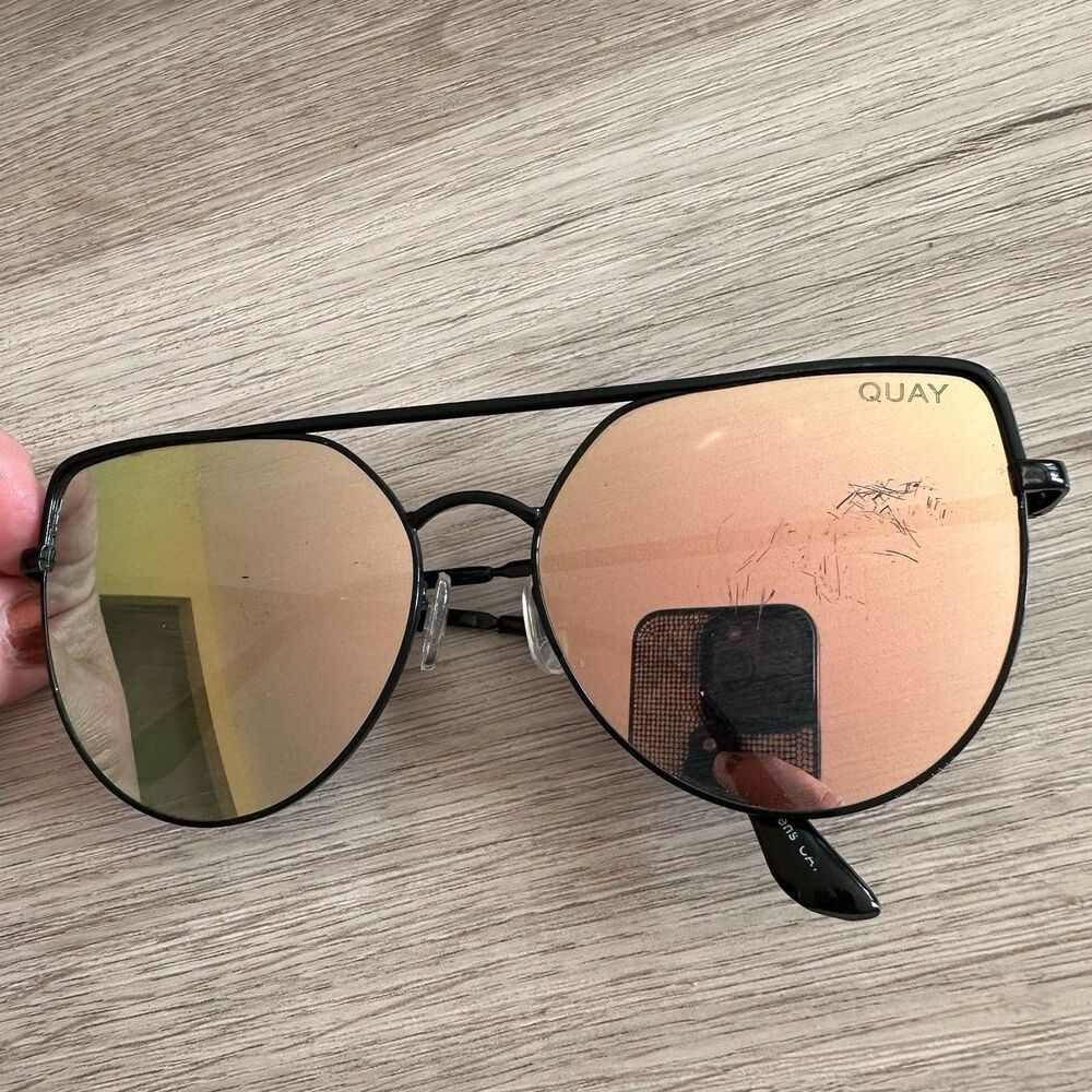 QUAY Sunglasses Santa Fe Rose Gold Iridescent Mirrored Lenses Black Metal Frame